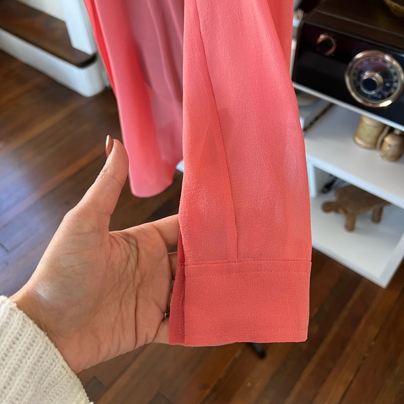 Aritzia Wilfred coral coloured blouse in xs - Picture 8 of 10